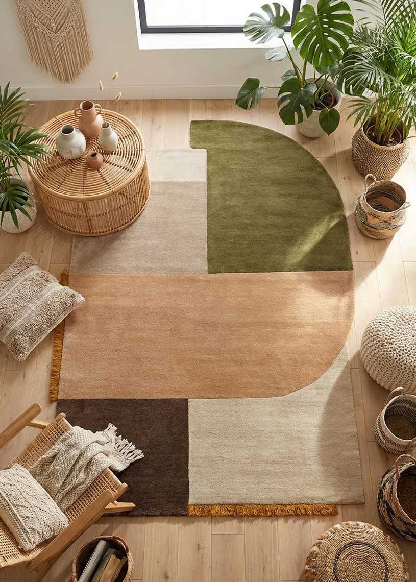 Tapis en laine asymétrique fait main PETRAZ