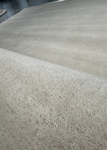 Plain carpet made of handmade wool - Taja