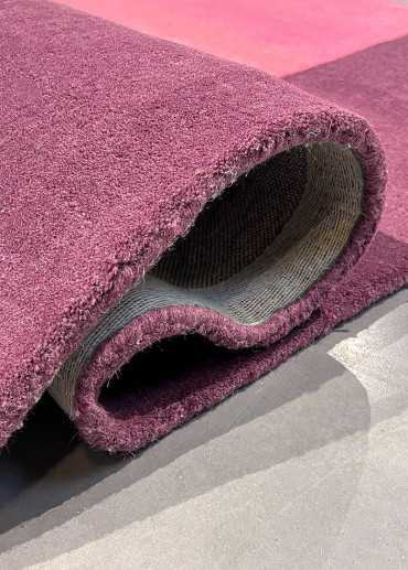Tapis en laine organique violet rose IZA