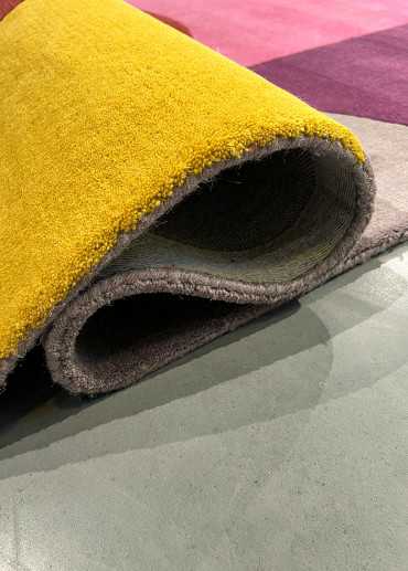 Tapis en laine fait main à motifs géométrique multicolore PAMOKA