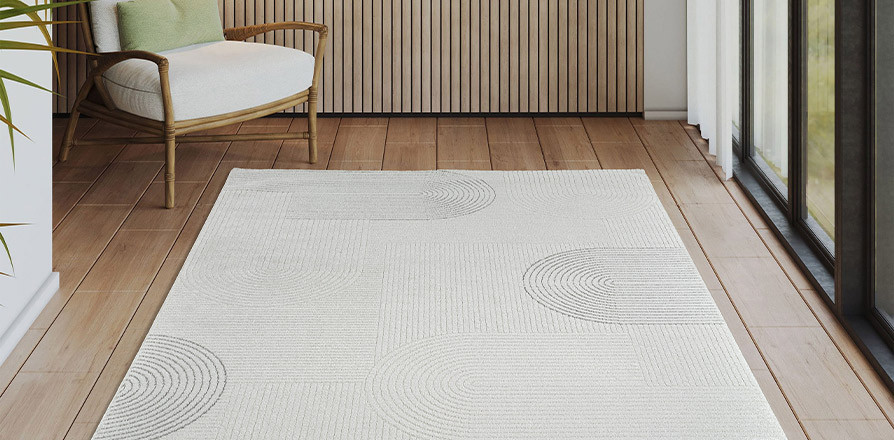 Rafraîchissez votre intérieur pour l'automne : les tapis en blanc et gris avec motifs à texture fine 