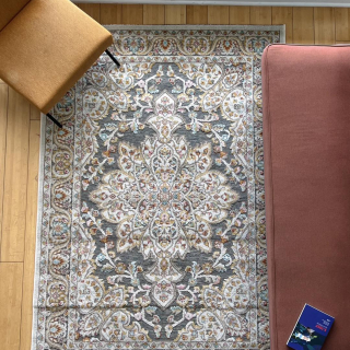 Un tapis vintage oriental rempli de couleurs pour donner de la bonne humeur 🎨

Modèle : GRENADE 67 

📍: lecorbusier_firminy

#tapis #tapisvintage #tapisoriental #salon #decoration #moderne #toutapis