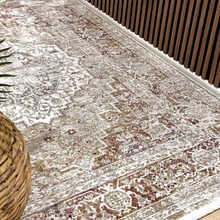 La tendance du moment, mais finalement intemporelle, le tapis vintage. Notre tapis de haute qualité ORAN 933 

#tapis #tapisvintage #deco #decomoderne #toutapis